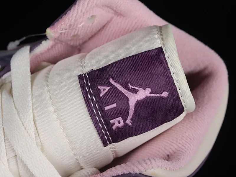 All Categories Air Jordan Jordan Series Basketball Shoes Air Jordan 1 Mid Air Jordan 1 Mid GS "Pro Purple" AJ1 Joe 1 White Purple Pink China Basketball Shoes 555112-500